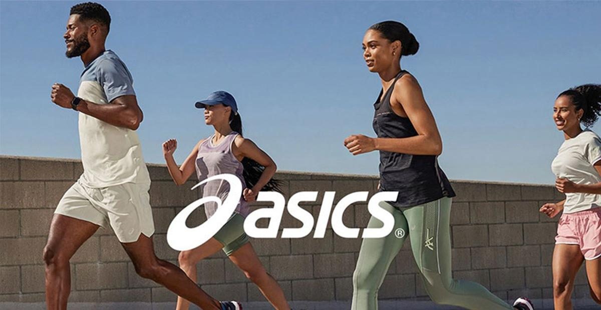 Asics logosu ve birlikte koşan bir grup koşucu
